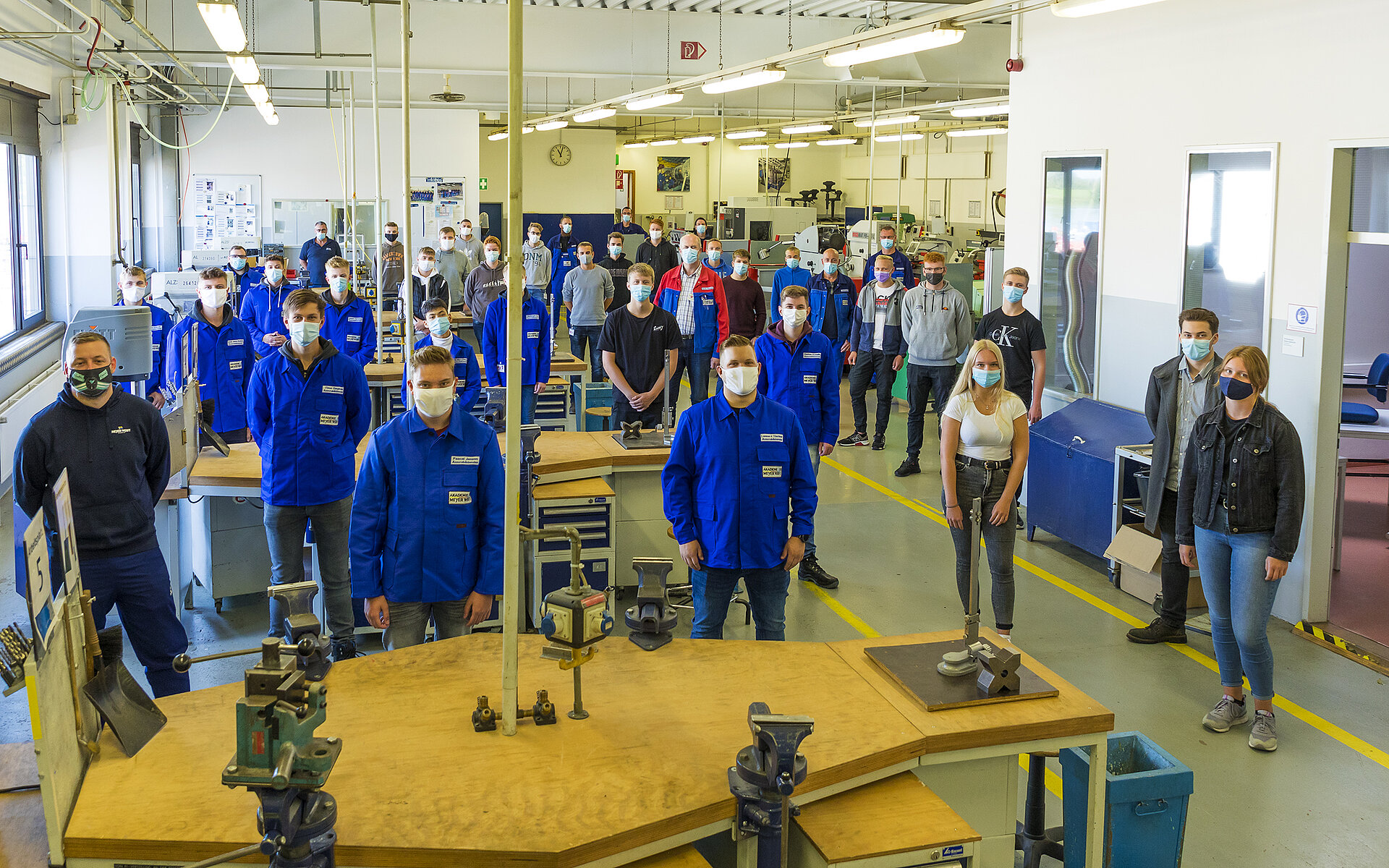 65 neue Auszubildende und duale Studenten der Meyer Werft